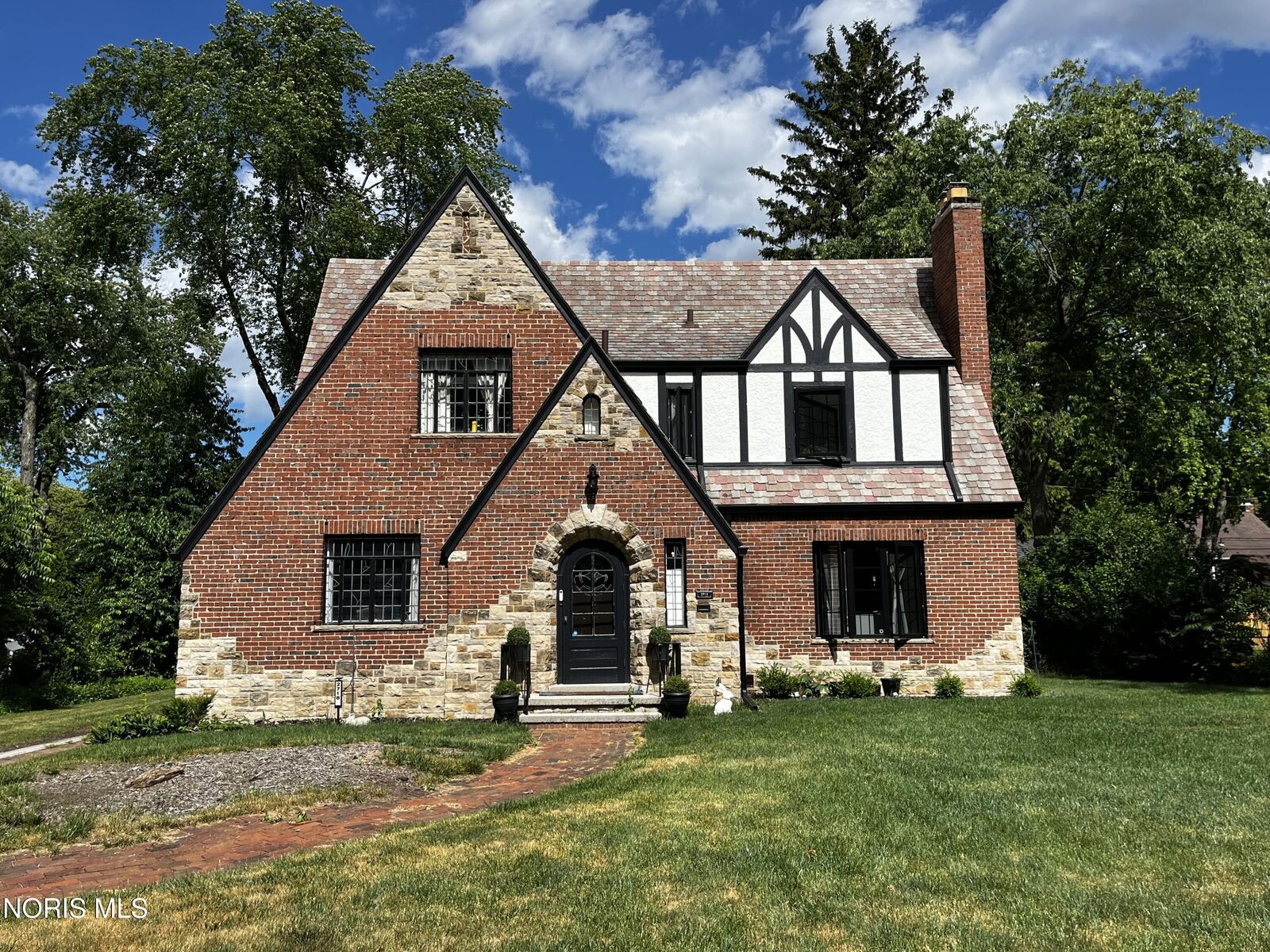 Property Photo:  2718 Barrington Drive  OH 43606 