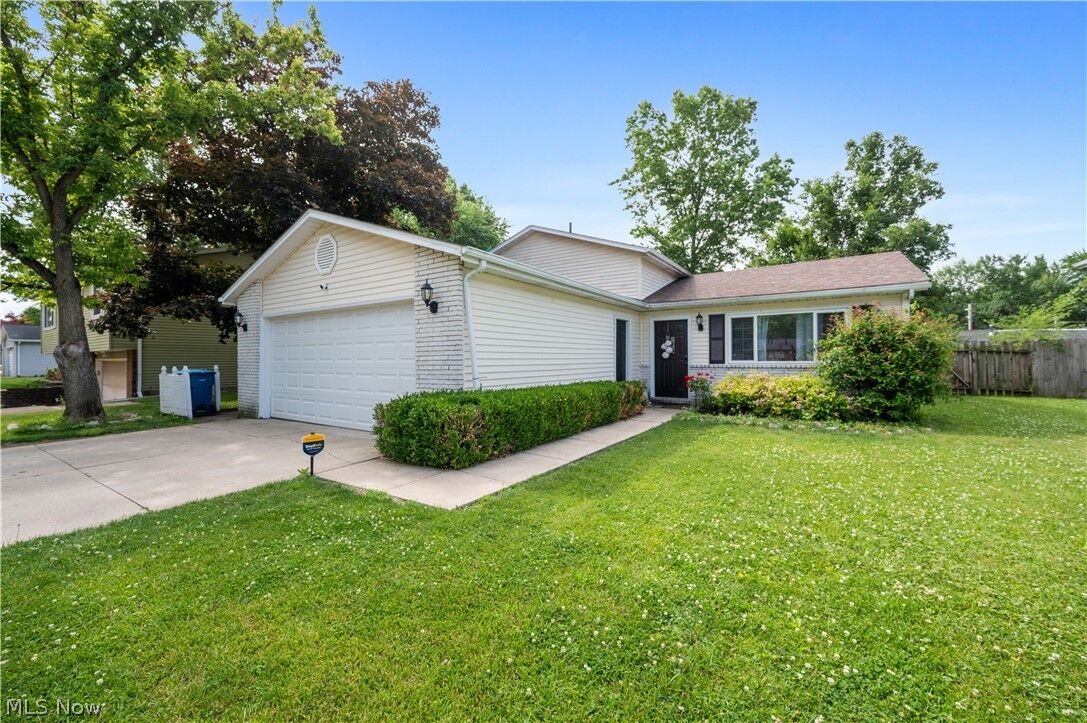 Property Photo:  1004 Plymouth Drive  OH 44044 