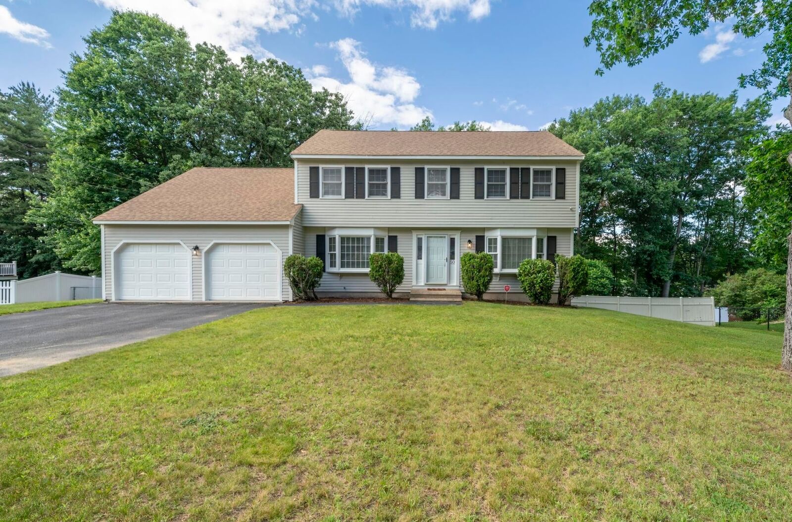 Property Photo: 50 Spindlewick Drive NH 03062