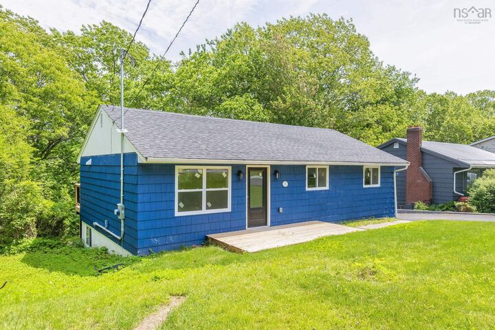 Property Photo: 27 Meadowview Drive NS B4A 2C3
