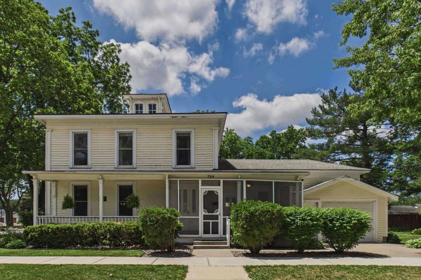 Property Photo:  724 Ashland Street  MN 55033 