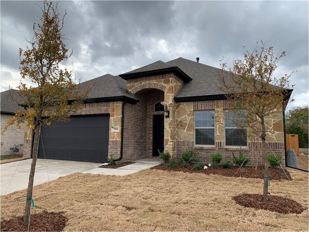 Property Photo: 7806 Cottonwood Drive TX 75402