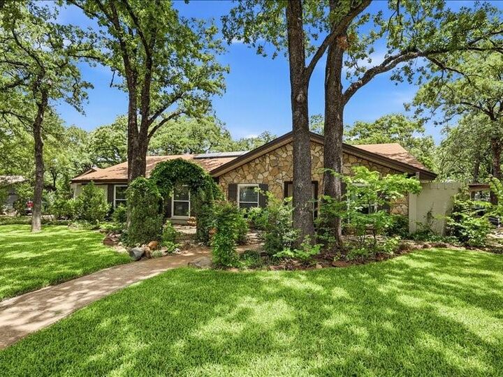 Property Photo:  200 Timberlane Terrace  TX 76039 