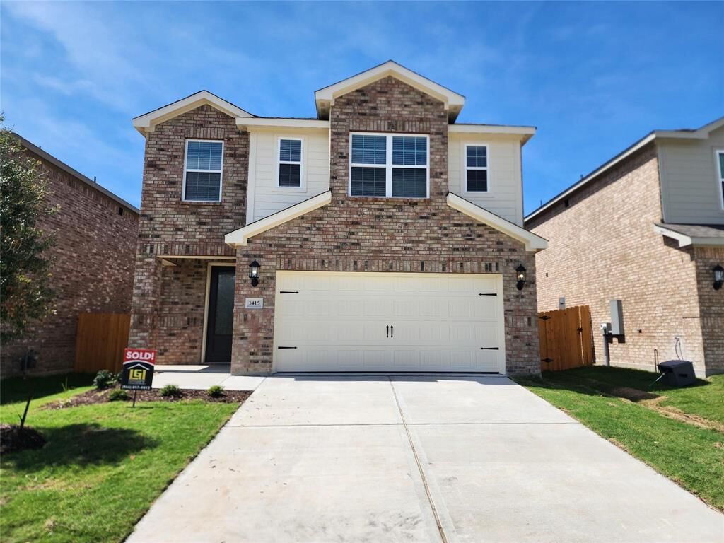 Property Photo: 1411 Butler Avenue TX 75407