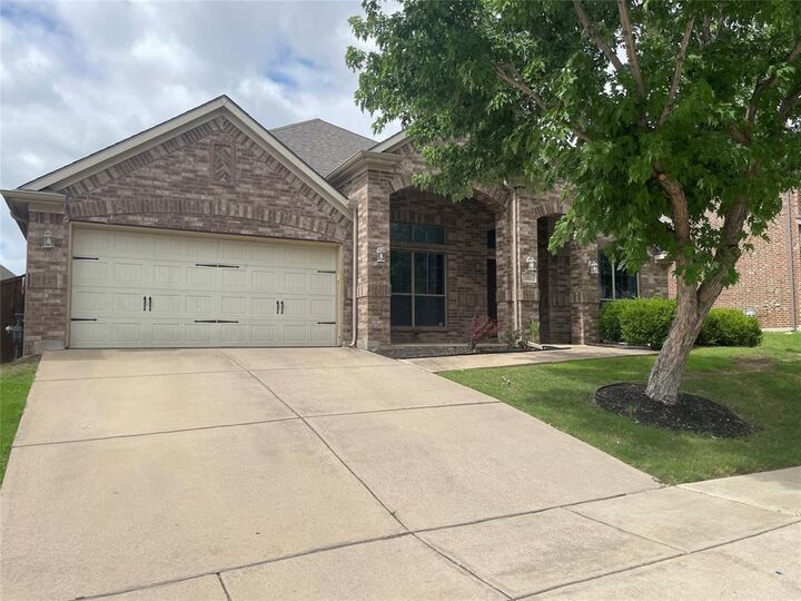 Property Photo: 421 Brighton Street TX 76262