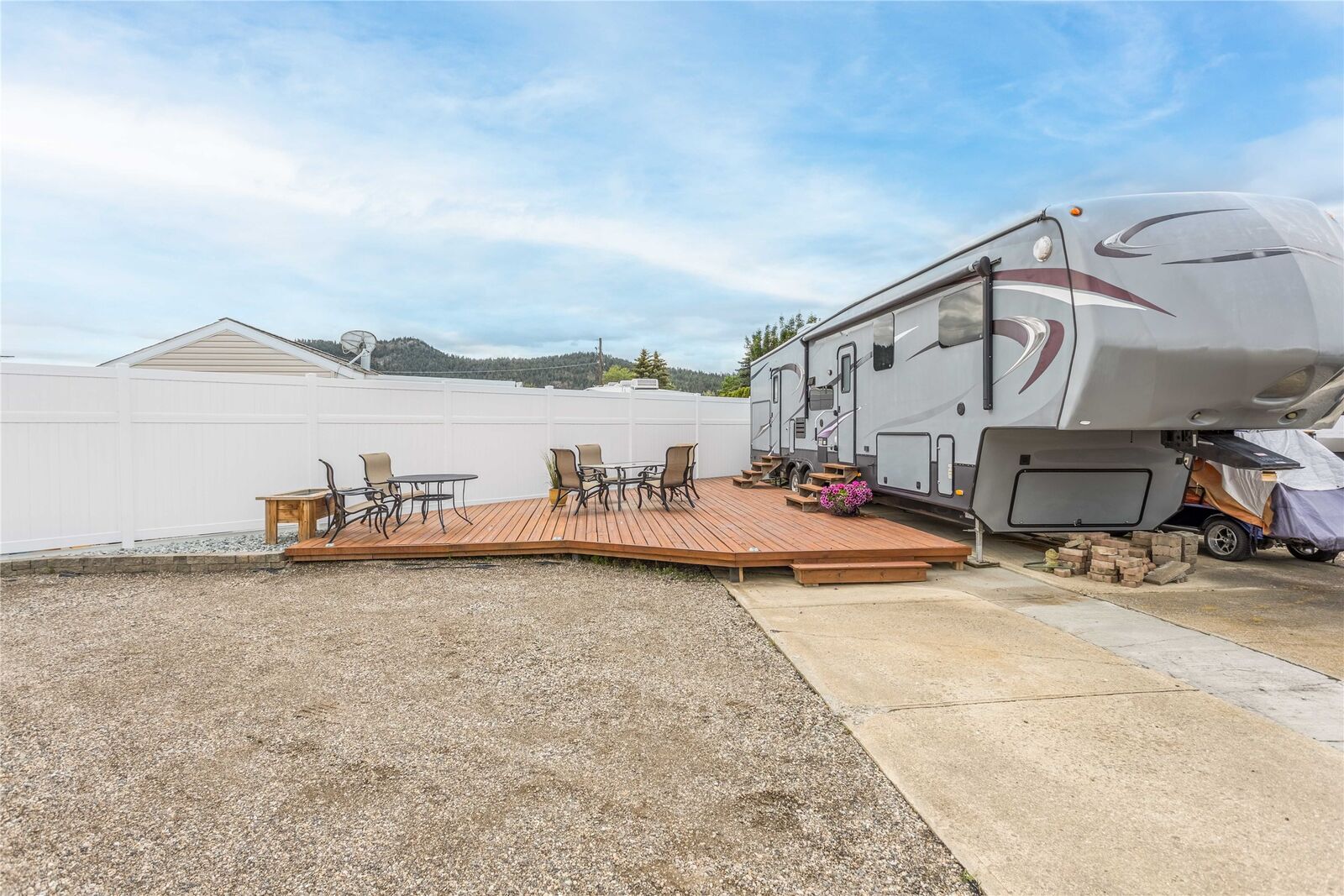 Property Photo: 415 Commonwealth Road BC V4V 1P4