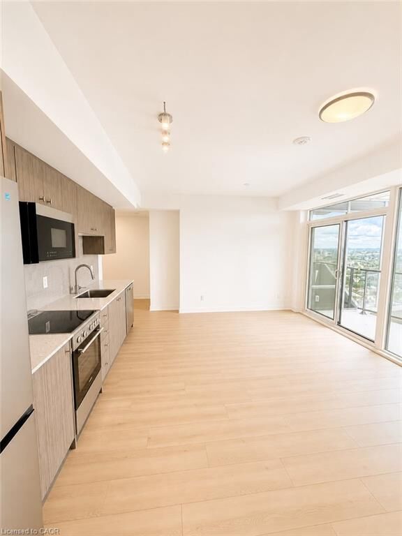 Property Photo:  25 Wellington Street S 2806  ON N2G 0G5 