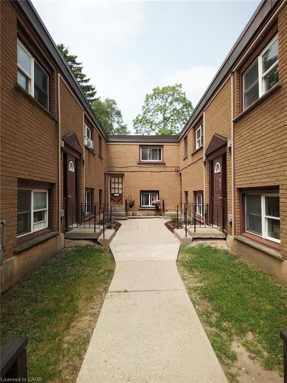 Property Photo:  12 Broad Street 25  ON N3R 4E3 