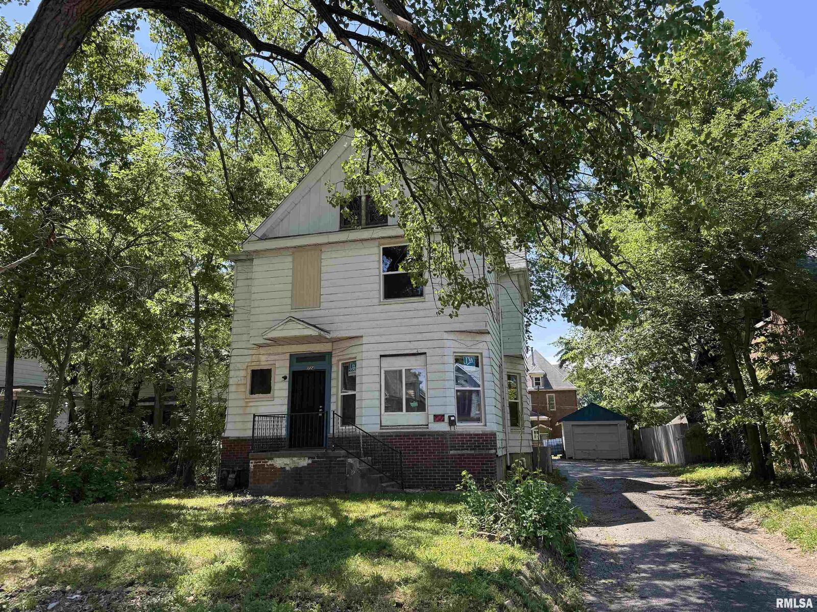 Property Photo: 724 E Behrends Avenue IL 61603