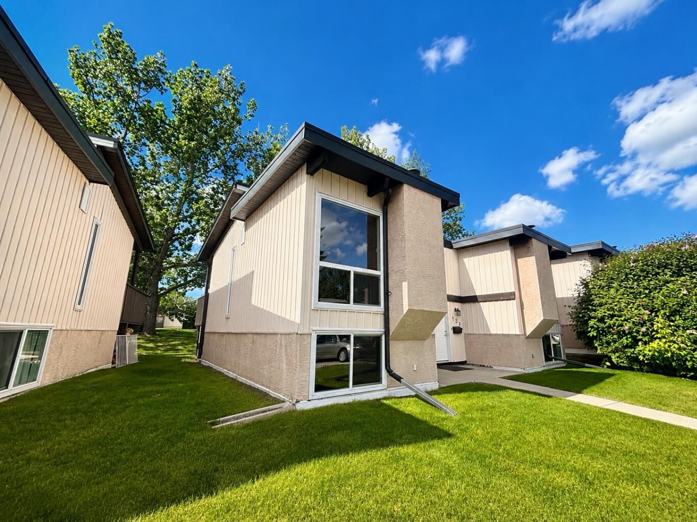 Property Photo: 129 Oaktree Lane SW AB T2V 4E5