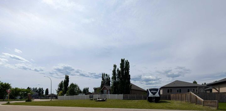 Property Photo: 22 Parkdale Way SE AB T0G 2A3
