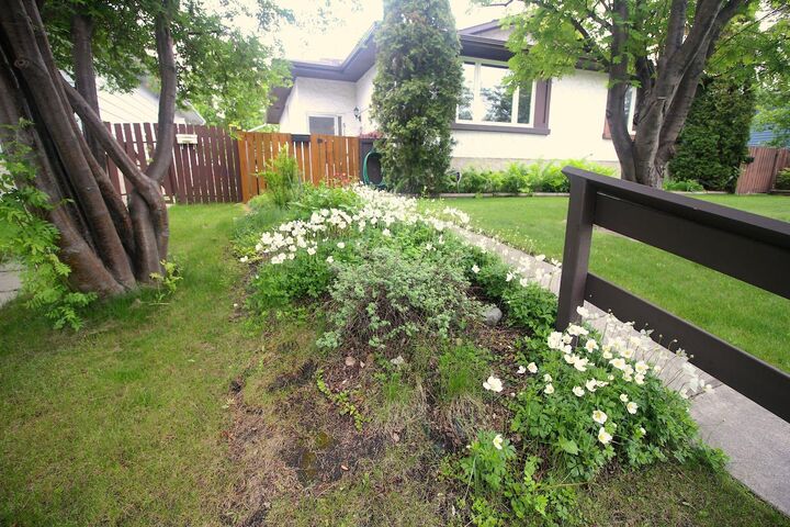 Property Photo: 515 Blackthorn Road NE AB T2K 4X8