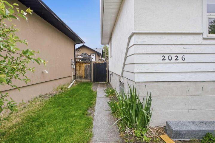 Property Photo: 2026 27 Street SE AB T2B 0P7