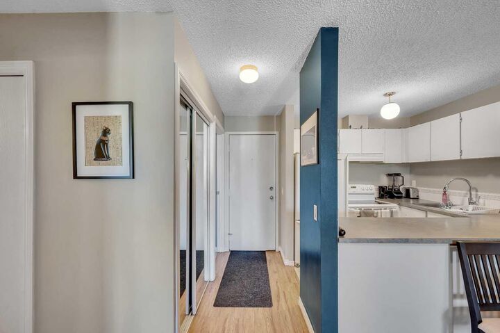 Property Photo:  110 20 Avenue NE 307  AB T2E 1P7 