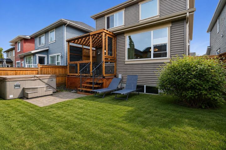 Property Photo:  144 Sunrise View  AB T4C 0T7 