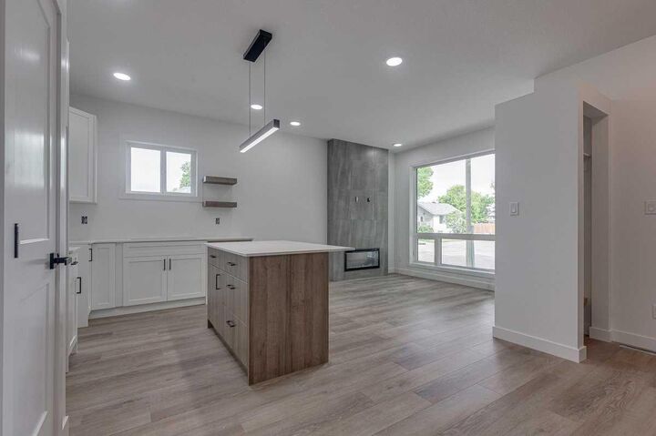 Property Photo: 5537 51 Avenue 1 AB T4L 1K9