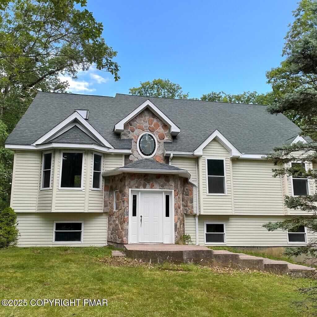 Property Photo:  2193 Lake Drive  PA 18332 