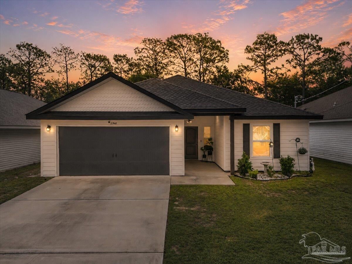 Property Photo:  2948 N 24th Ave  FL 32583 