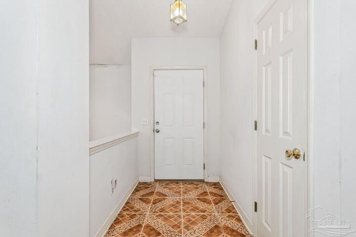 Property Photo: 11134 Little Creek Dr FL 32506