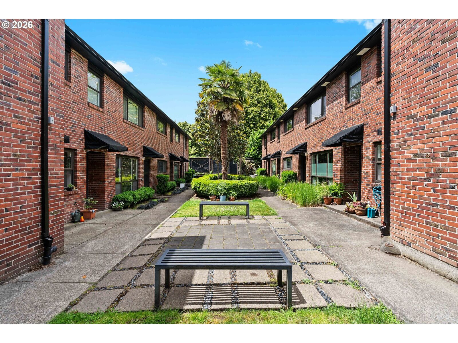 Property Photo: 929 SE 16th Ave 2 OR 97214