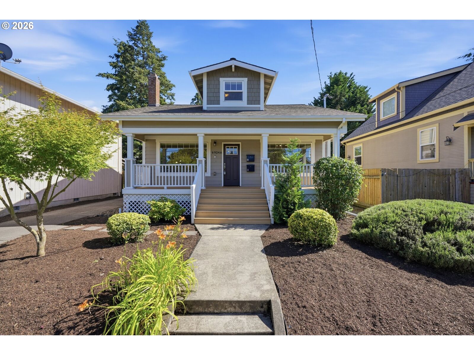 Property Photo: 6924 SE Martins St OR 97206