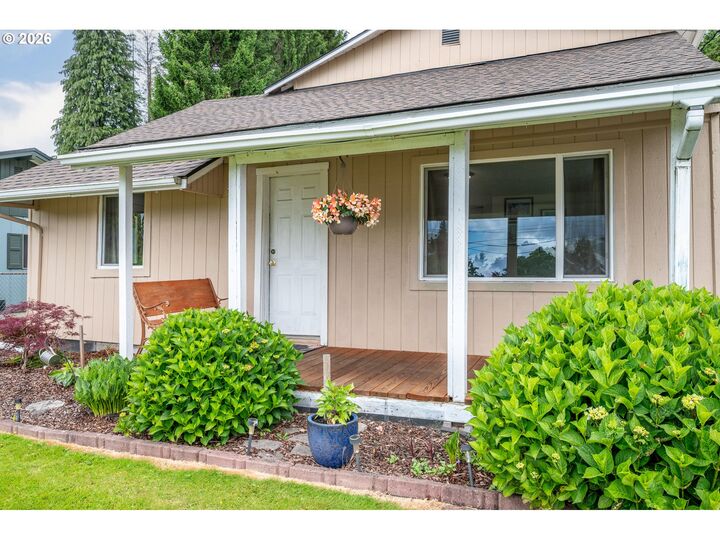 Property Photo:  3284 Oak St  WA 98632 