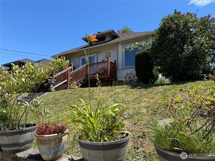 Property Photo: 914 Pacific Avenue WA 98337