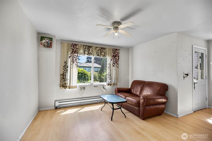 Property Photo:  2512  Cedar Street  WA 98201 