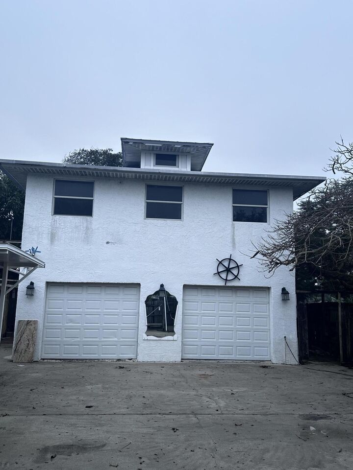 Property Photo: 130 NE 4th Avenue FL 33435