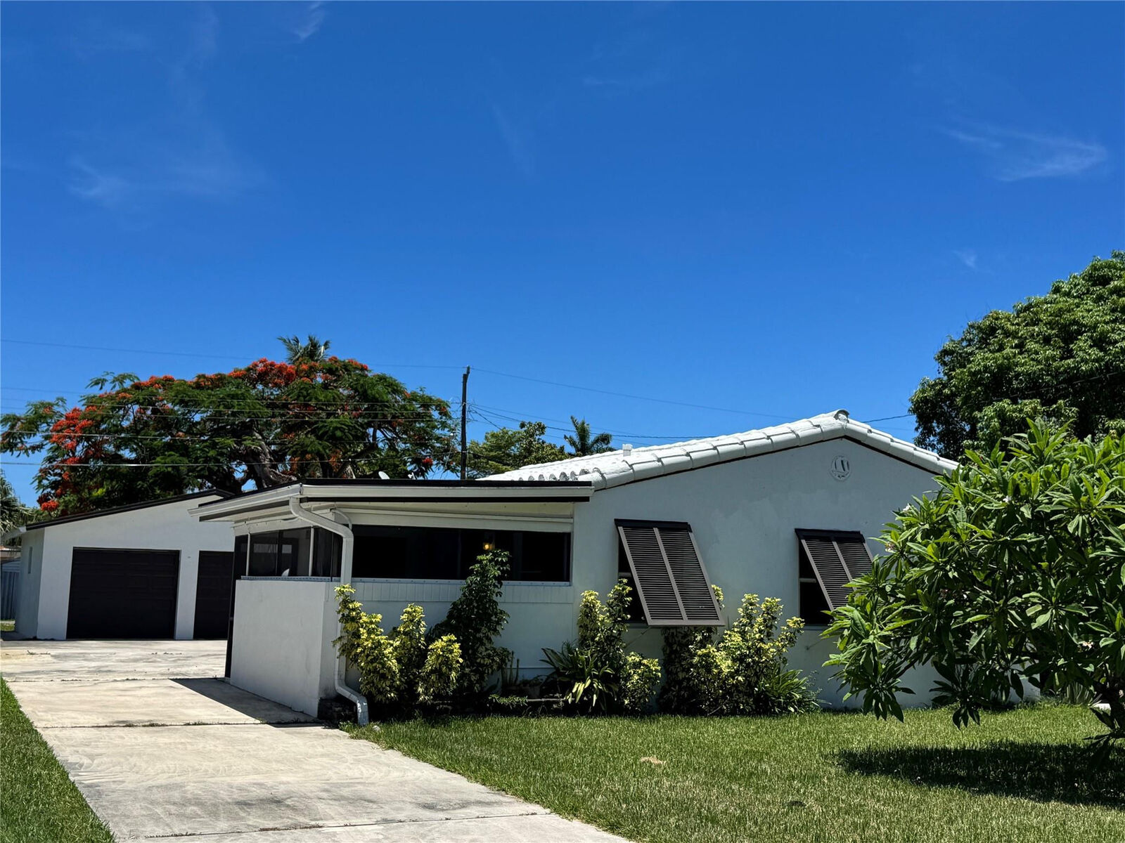 Property Photo:  925 N 32nd Avenue  FL 33021 