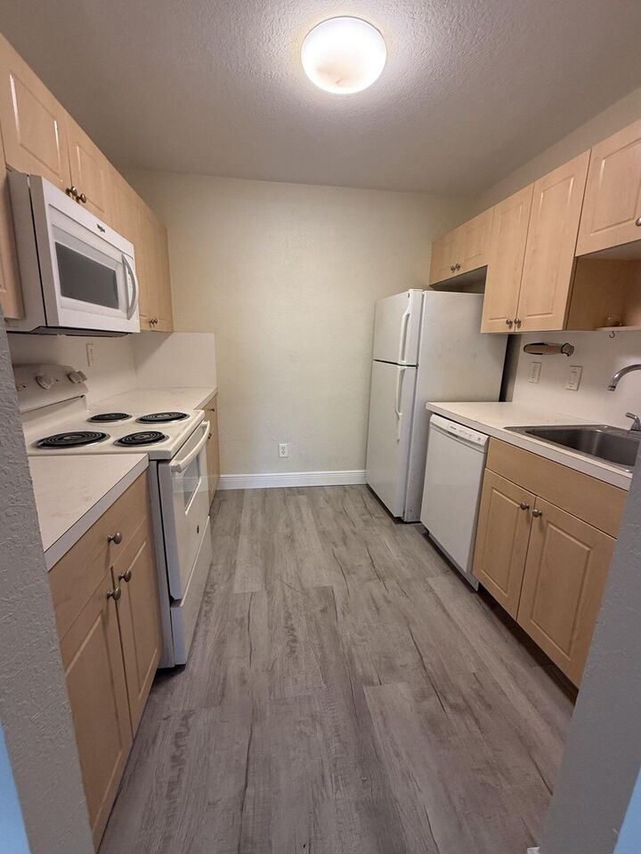 Property Photo:  760 SE 2nd Avenue D112  FL 33441 
