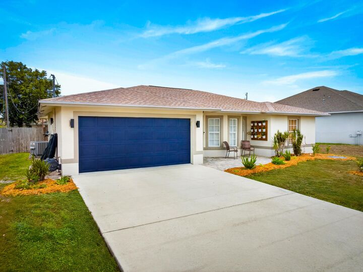 Property Photo:  521 SW Halifax Avenue  FL 34953 