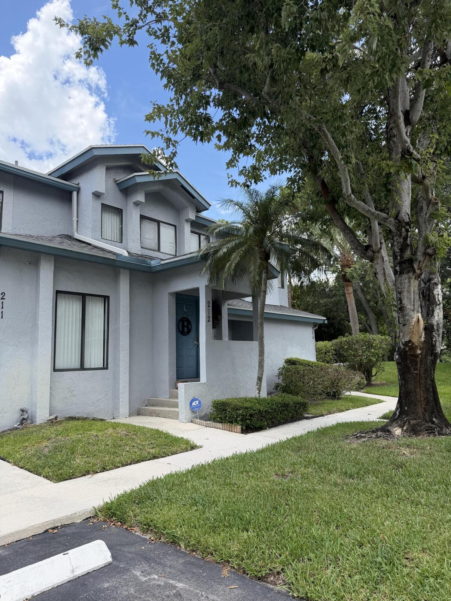 Property Photo:  212 Harbour Pointe Way  FL 33413 