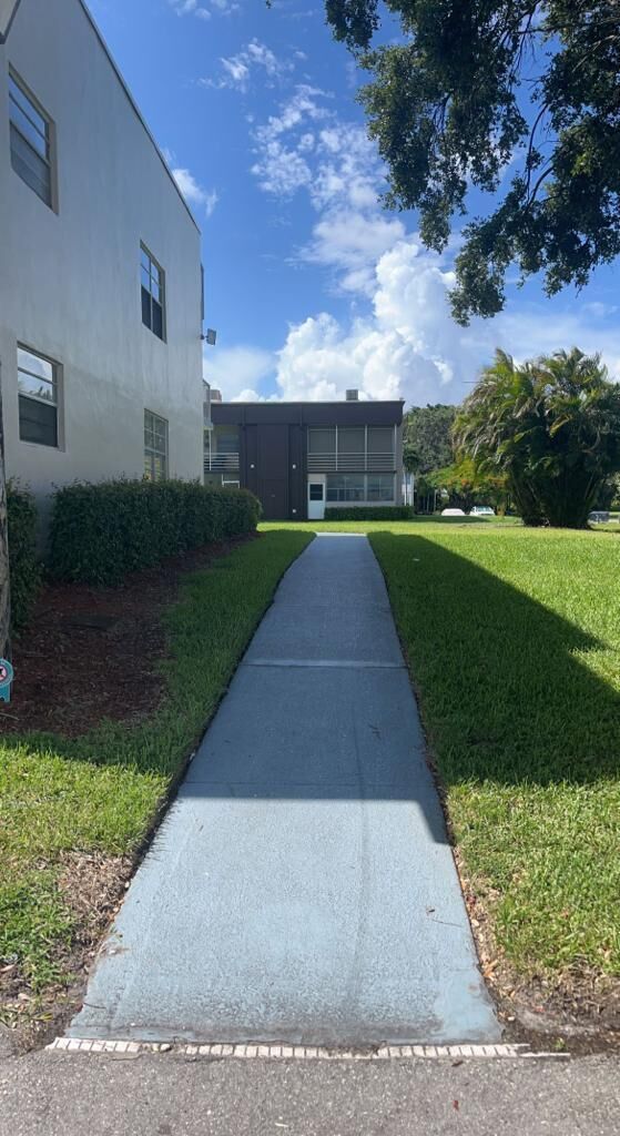 Property Photo: 816 Normandy Q FL 33484