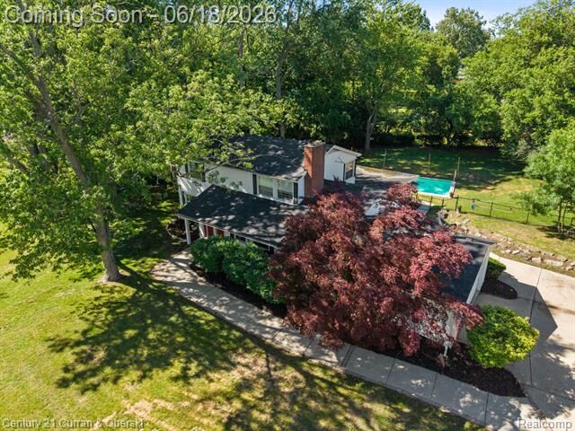 Property Photo: 37480 Rhonswood Drive MI 48167