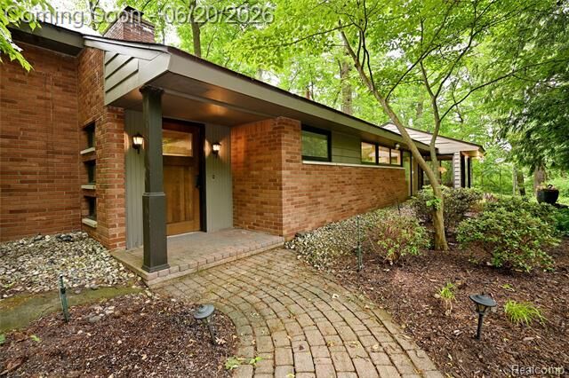 Property Photo:  3310 Dogwood Court  MI 48304 
