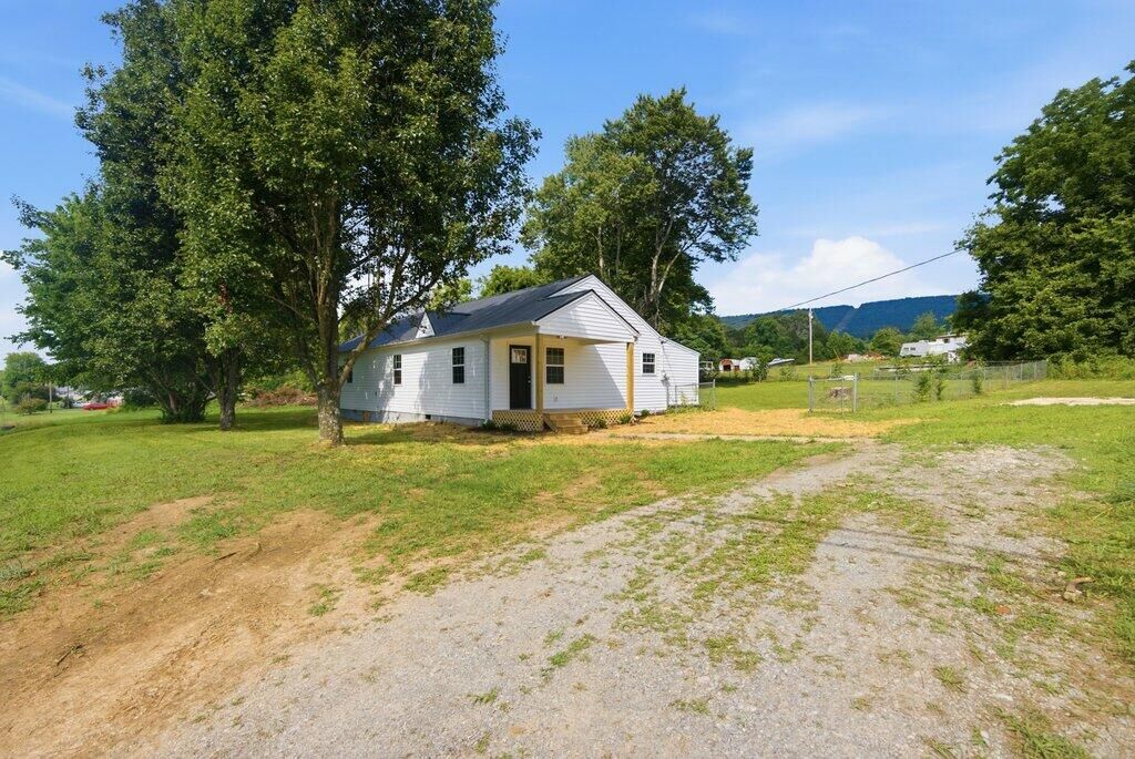 Property Photo:  1000 Cemetery Road  TN 37381 