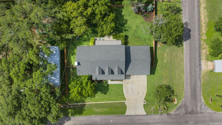 Property Photo: 300 E Bluebonnet Ln TX 78636