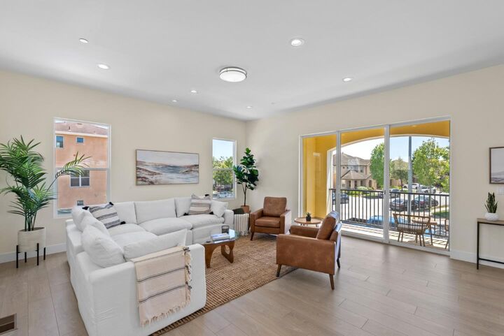 Property Photo:  401 San Luis Avenue  CA 95076 
