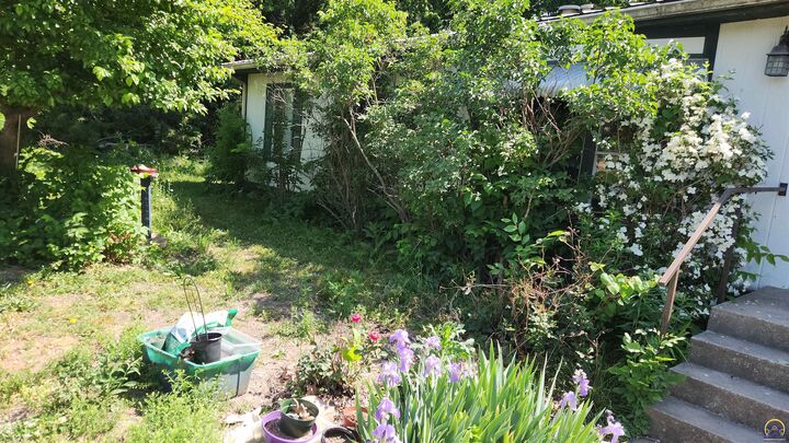 Property Photo:  530 Section Line Rd  KS 66550 