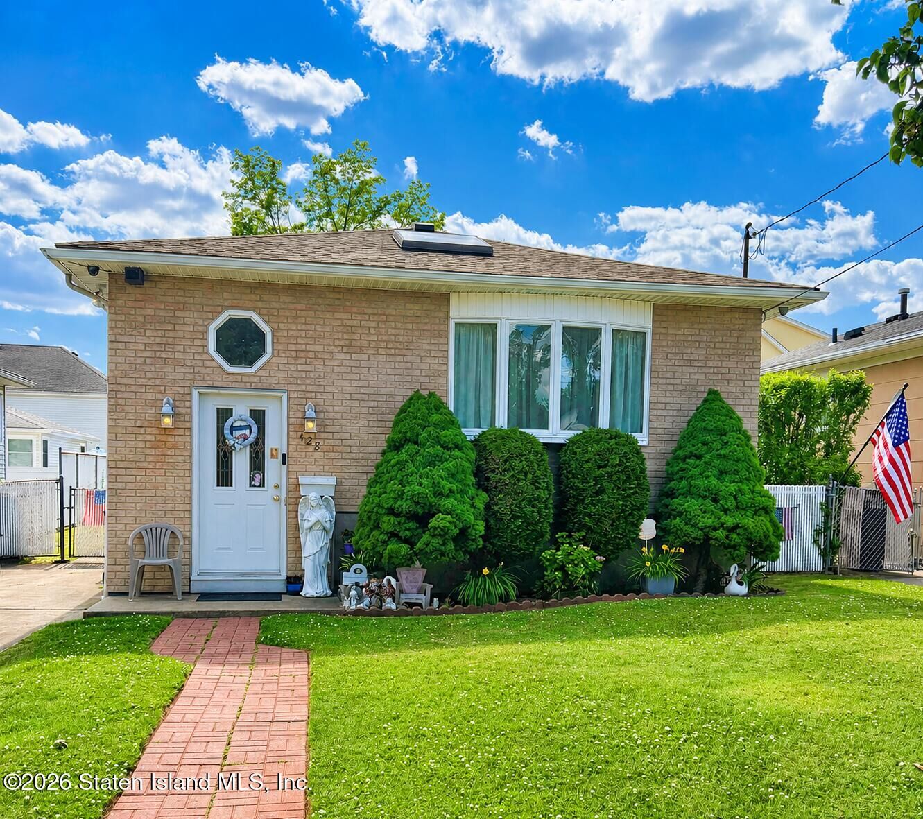Property Photo: 428 Lenevar Avenue NY 10309