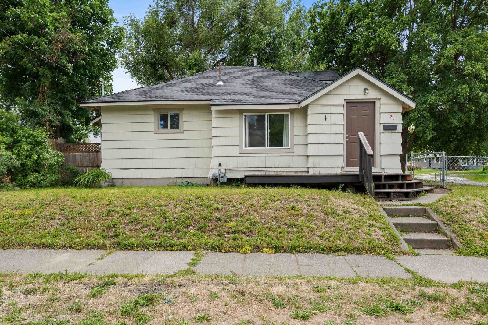 Property Photo: 1125 W Dalton Ave WA 99205