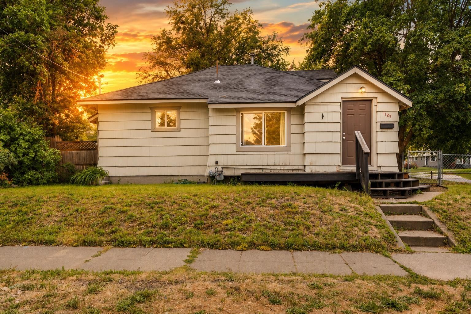 Property Photo:  1125 W Dalton Ave  WA 99205 
