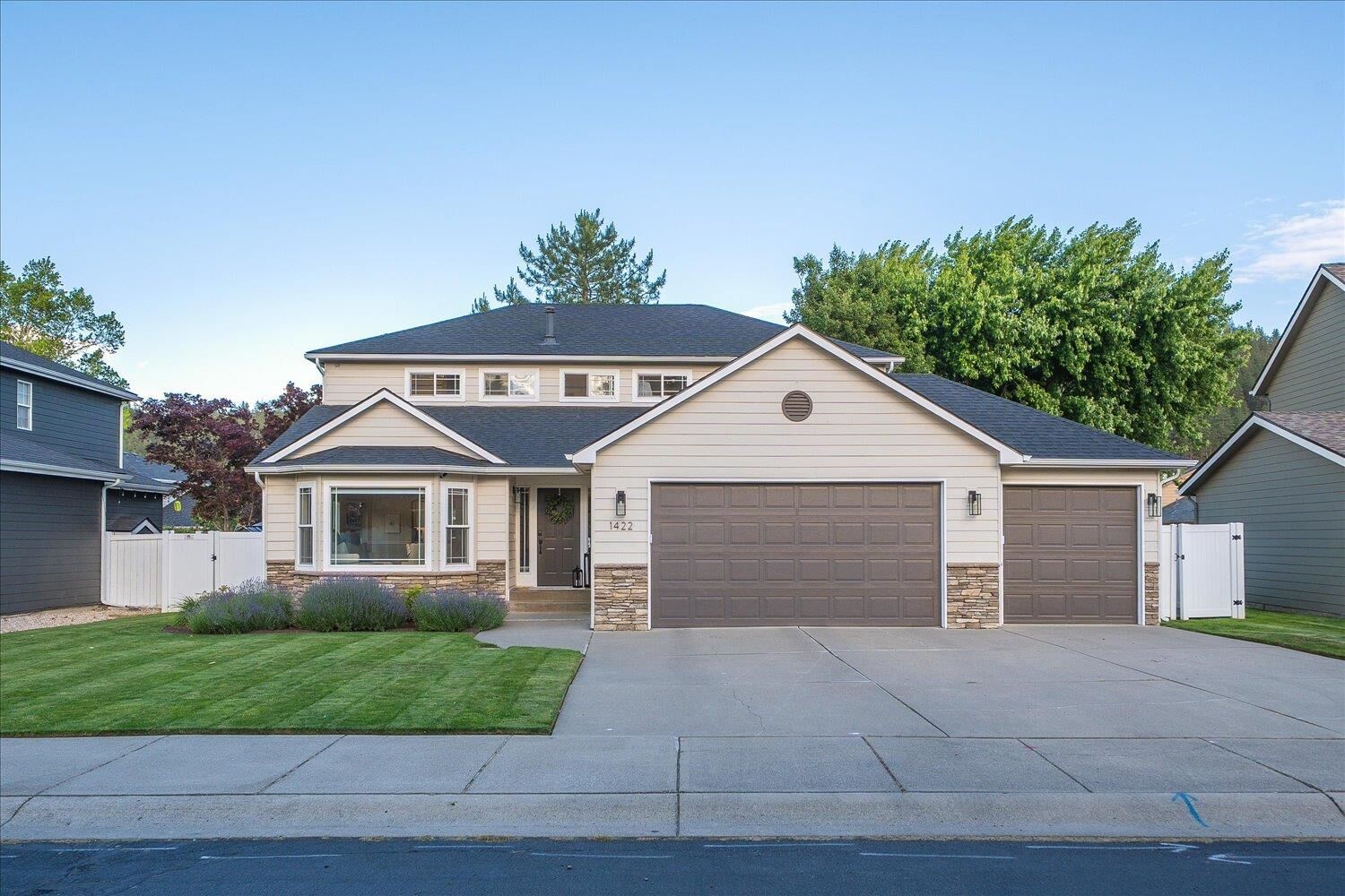 Property Photo:  1422 N Murray Ln  WA 99019 