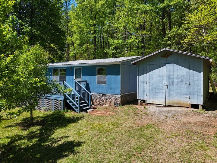 Property Photo: 165 SE Chestnut Ridge Dr VA 24079