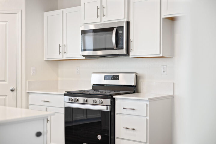 Property Photo: 935 E Cameron Avenue CA 93292