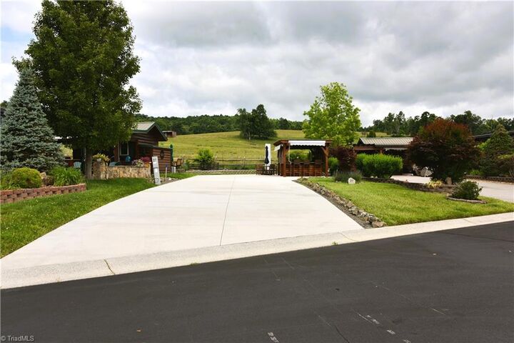 Property Photo: 2524 Edmonds Road 27 VA 24333