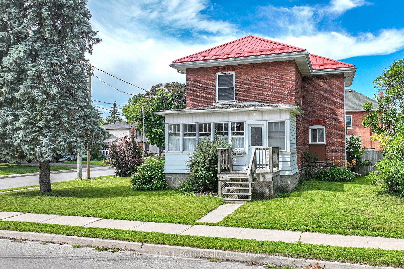 Property Photo:  33 Sussex Street S  ON K9V 3E7 