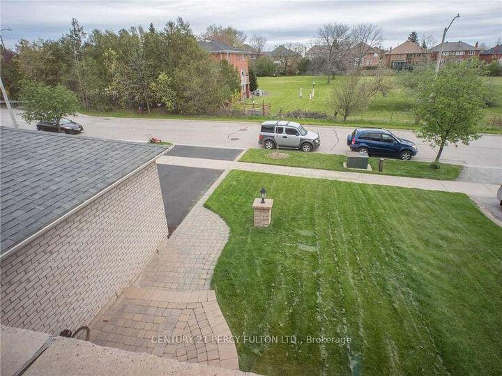 Property Photo: 14 Montesano Crescent ON L4B 4M9