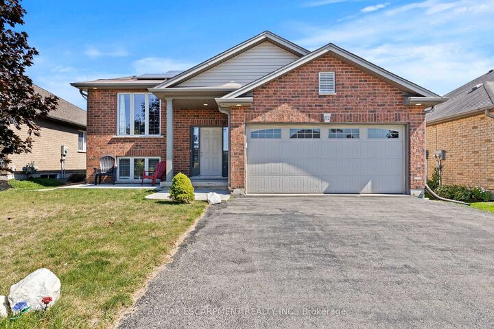 Property Photo: 92 White Water Drive ON N0A 1N9